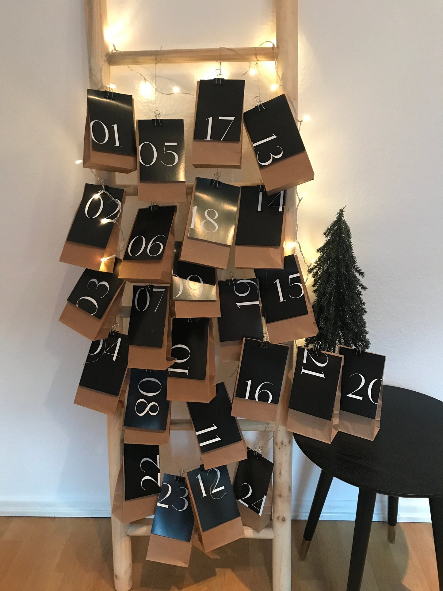 Adventskalender Karten Zahlen schwarz + weiß