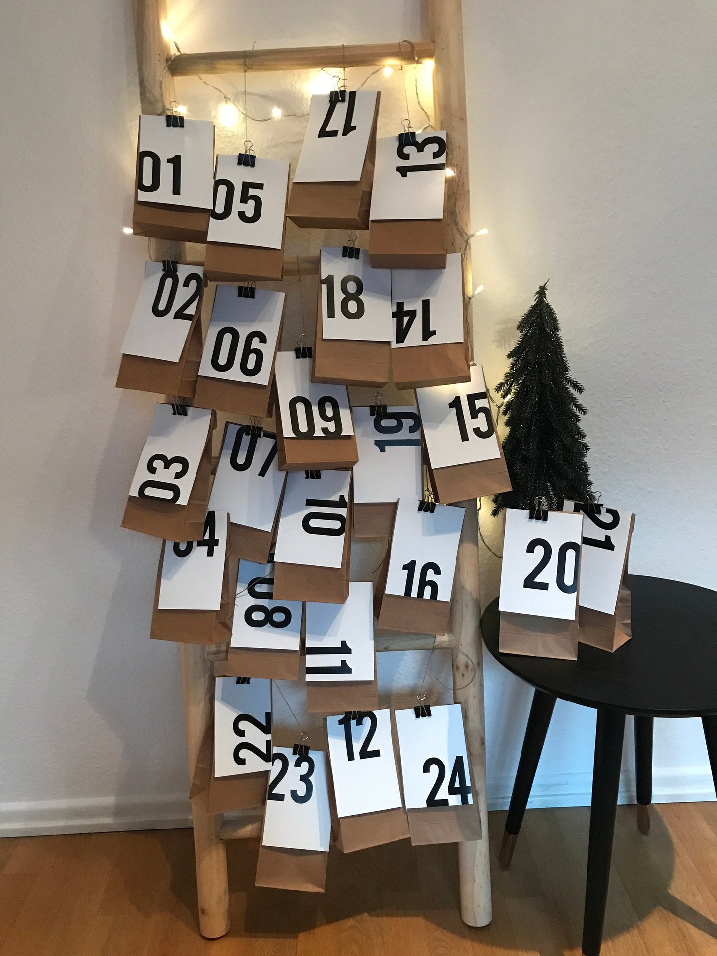 Adventskalender Karten Zahlen weiß + schwarz