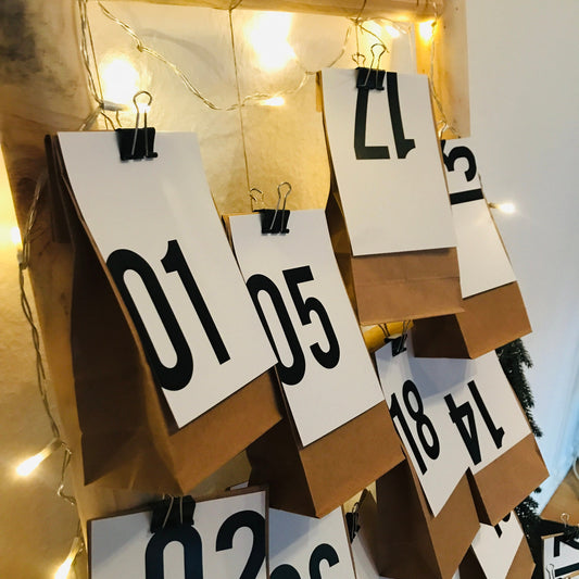 Adventskalender Karten Zahlen weiß + schwarz