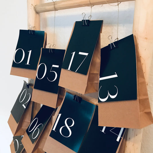 Adventskalender Karten Zahlen schwarz + weiß