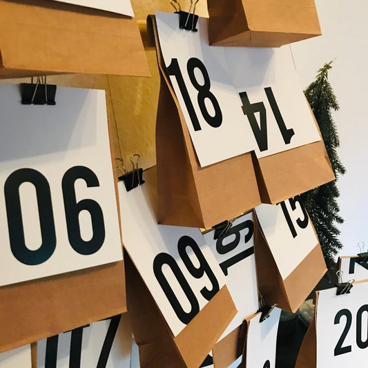 Adventskalender Karten Zahlen weiß + schwarz